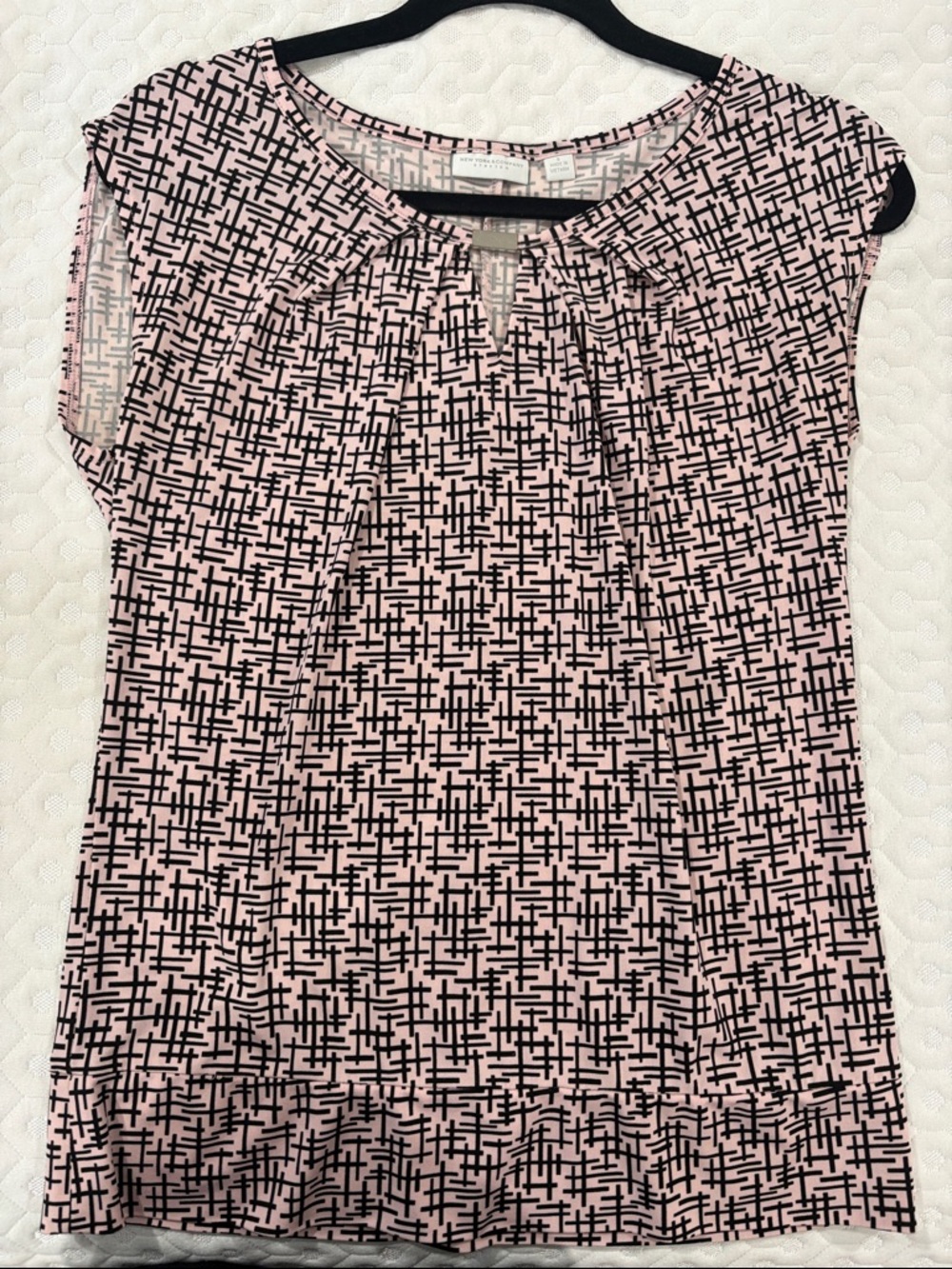 New York & Company Pink and Black Cap Sleeve Geometric Top